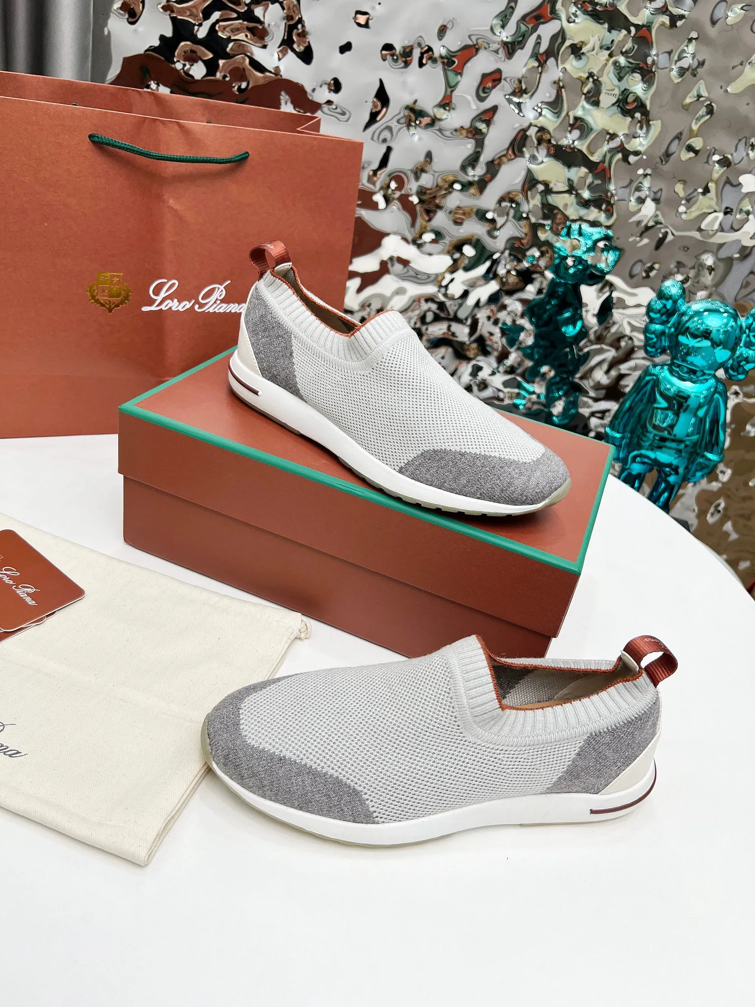 👟👟Ex-factory price 440👟👟 Men’s size +10 🧨🧨🧨Loropiana’s new board is online! This product is made of imported nylon velvet and developed from original boards. It is light, comfortable and breathable, and is suitable for all seasons. Size: 35-41, (Note: 35 and 41 are not returnable or exchangeable),